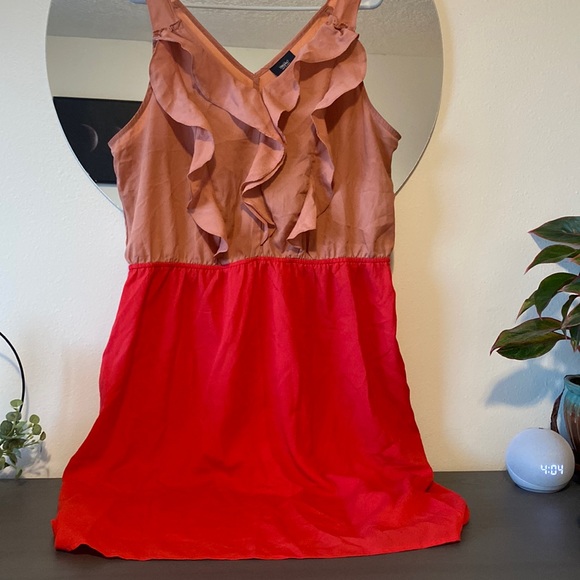 Dresses & Skirts - Two tone ruffle front dress. Size XL